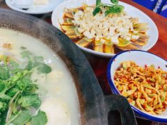 -丹水桥地锅鱼·翘嘴鲌·地方特色全鱼宴(丹江口大坝店)