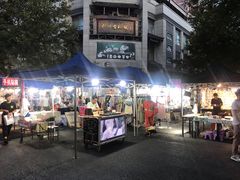 -吴山路夜市