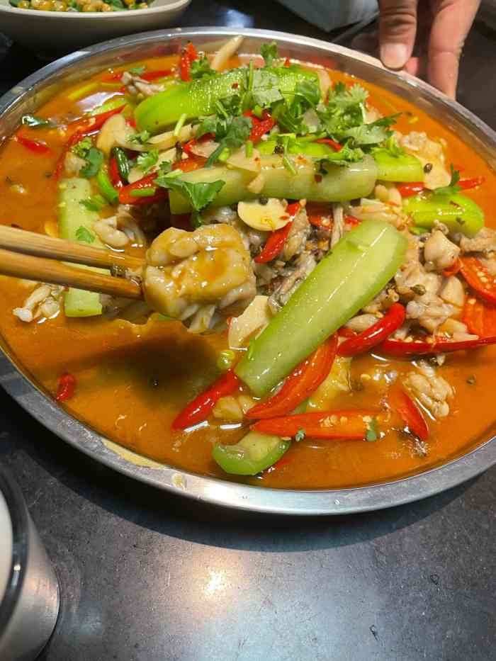 四季渔歌-"朋友家楼下新开的一家土鲫鱼 去的时候时间.