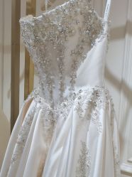 -拉瑞娜LaReine婚纱礼服高级定制