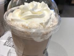 -瑞幸咖啡(岳家嘴地铁站店)