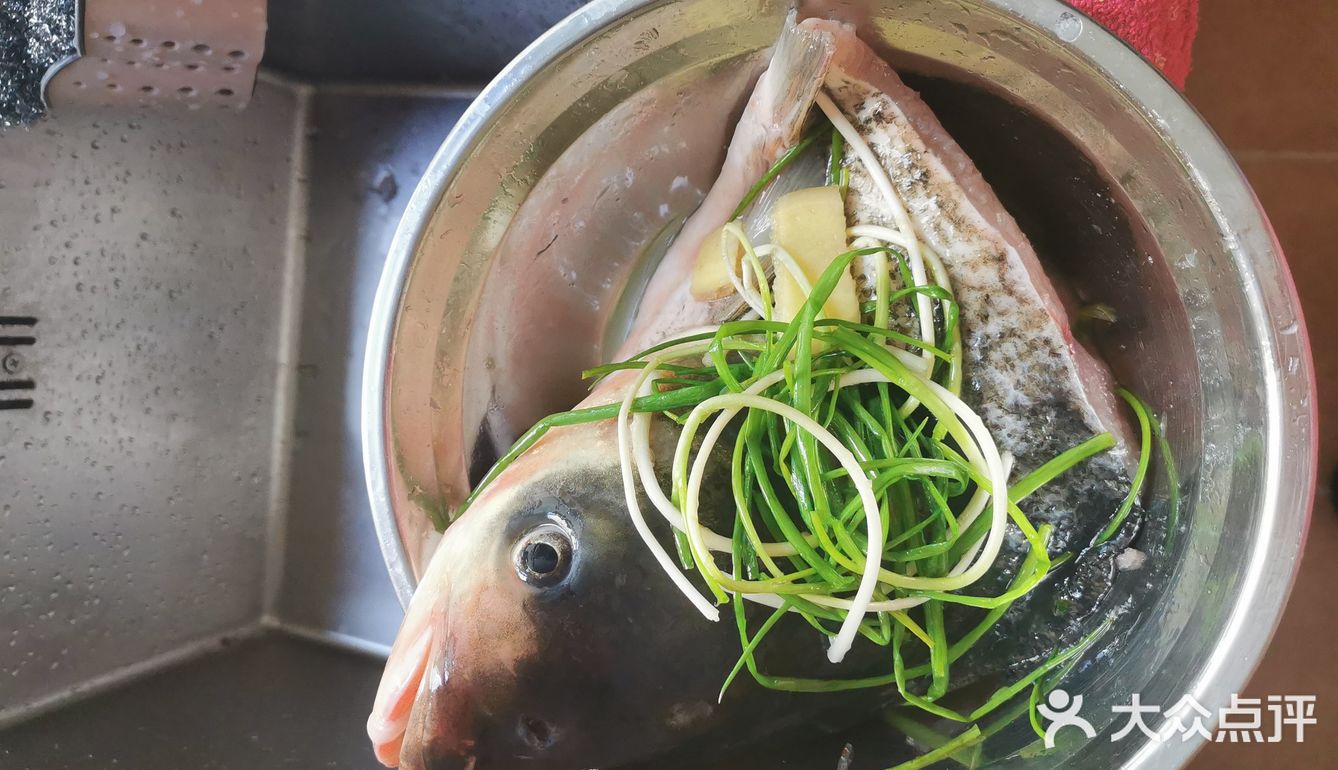 李記私房菜之魚頭湯 魚頭湯 最好的要拿花鰱魚頭來做