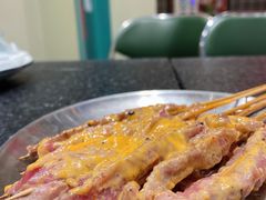 -何妹湿辣牛肉·粤式烧烤砂煲(桂雅路店)