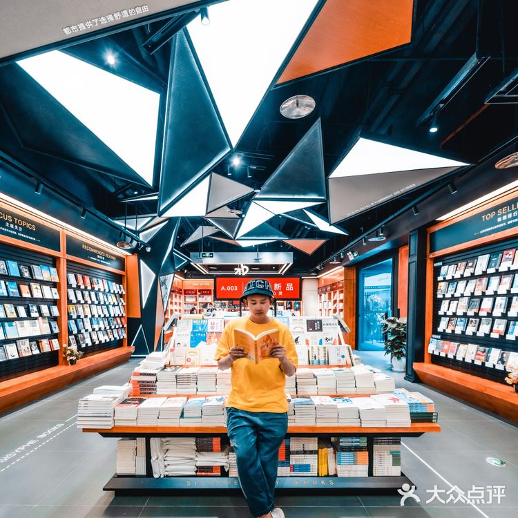 焕新黑金风📖西西弗重庆首家黑标店来啦