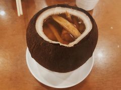黑豆家鸡炖原只椰子汤-大唐靓汤江门私房菜(景田店)