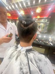 -东方先生国潮男士理发馆