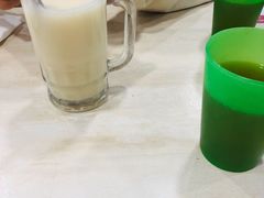 热杏霜-喜莲咖啡