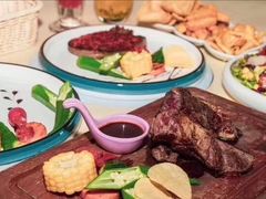 -樱花里音乐餐吧·牛扒椰子鸡(东圃店)