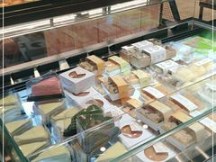 面包甜点陈列柜-皇冠幸福里动物奶油生日蛋糕(万达店)