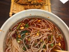 -爆炸头阿姨小四川正宗川味小吃(无任何分店)