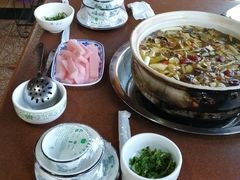 -东巴谷野生菌火锅餐厅