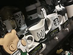 -星巴克(上海虹桥新天地二店)