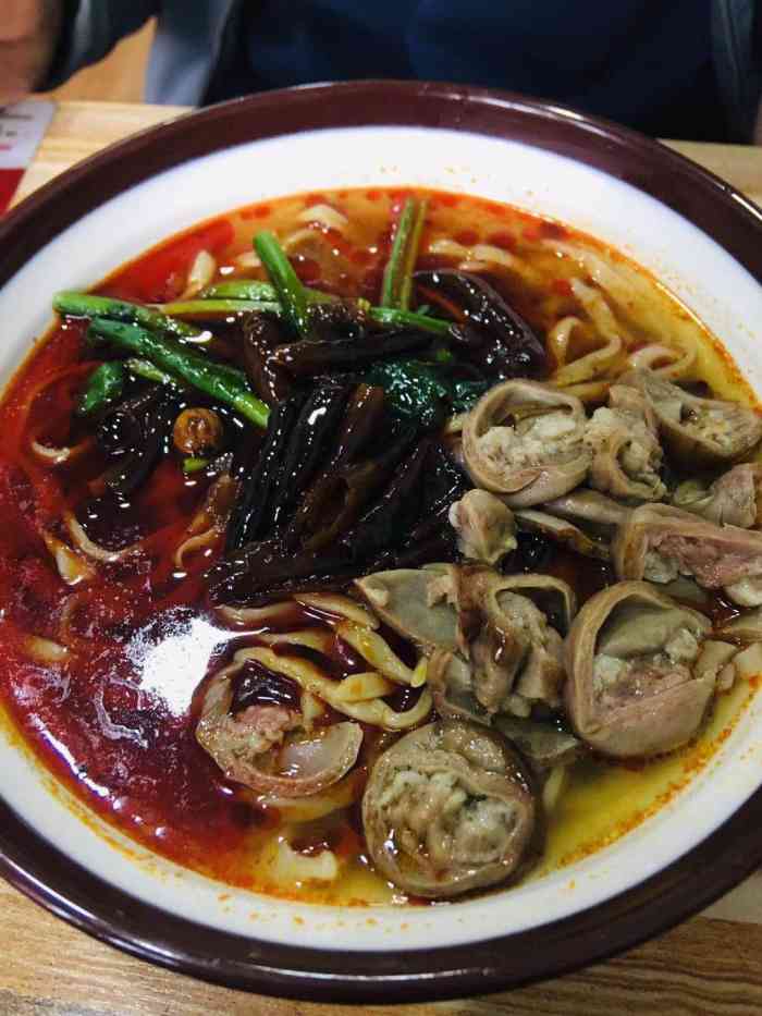 小徐板面(红旗分店)-"位于红旗大街和赣水路交口,门口就是建北小.