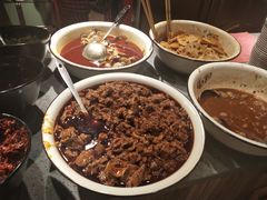 -爆炸头阿姨小四川正宗川味小吃(无任何分店)