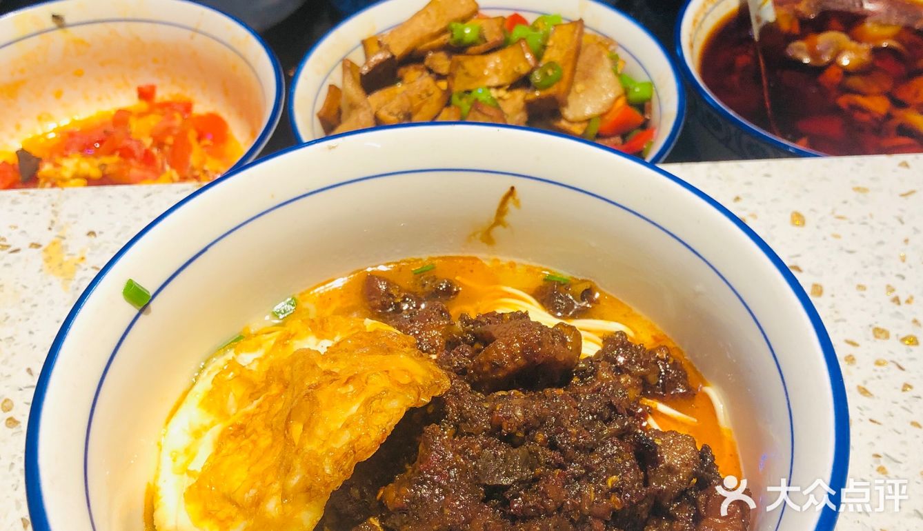 发现一家真正“鸡蛋面”，三个鸡蛋一斤面现做