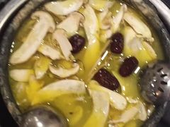 -南渝食府.墨脱石锅松茸鸡