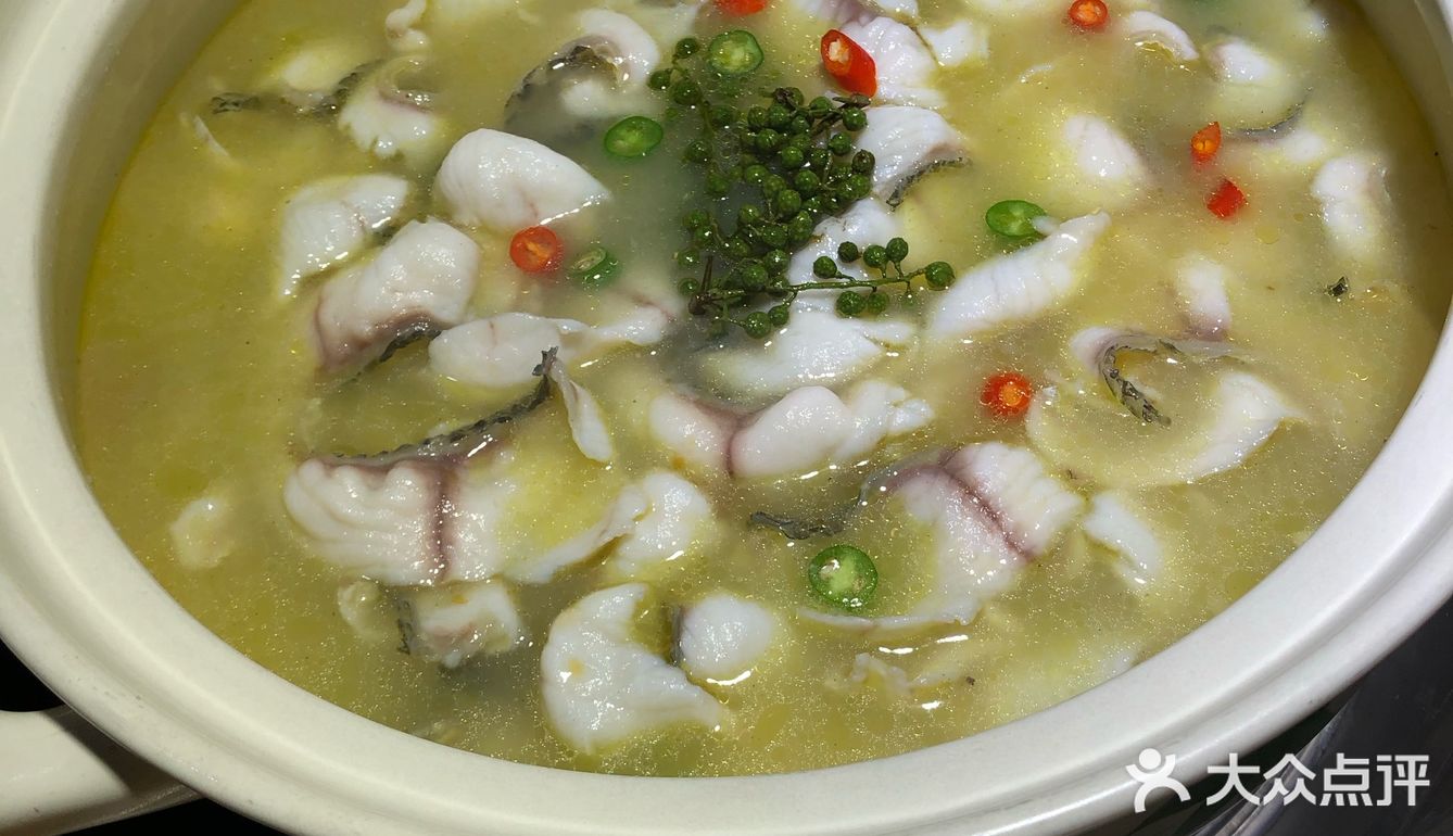 味道不错，炸豆皮量大，高峰时期排队需要点时间