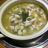味道不错，炸豆皮量大，高峰时期排队需要点时间