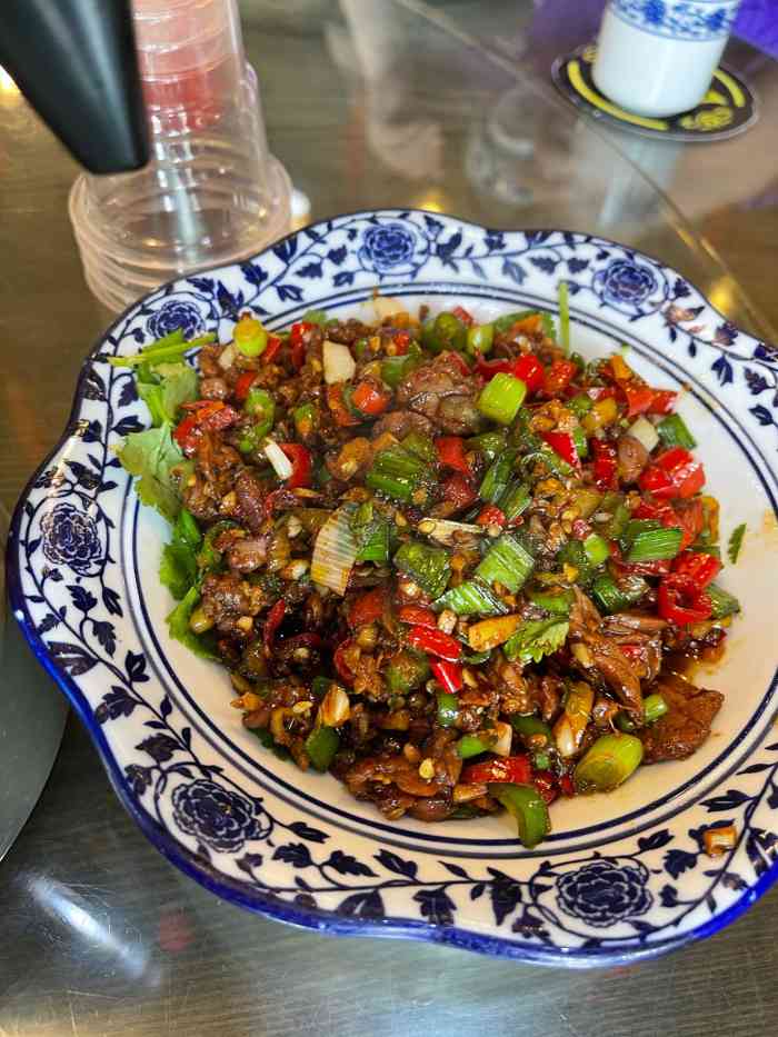 食泉酒美"下午三点多去的,店里一个客人都没有.我们.