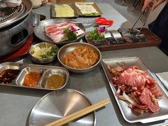 -围炉肉舍•炭烤活鳗•丹东海鲜烤肉(步行街店)