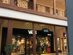 -王府井奥莱临潼小镇(临潼店)