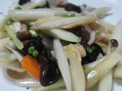 笋尖口蘑炒秋耳-南山酒肆(南山董事绘店)