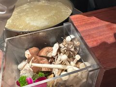 -左庭右院鲜牛肉火锅黑金店(陆家嘴中心店)