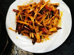 拌板筋-金龙烧烤·牛肉面(西塔店)