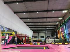 -反弹空间蹦床主题乐园