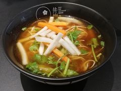 香辣牛骨汤面-贡梅老面馆·蟹粉面·无锡特色小吃(南长街主推店)