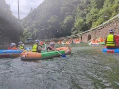 -安吉龙王山峡谷漂流