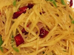酸辣土豆丝-小俩口烧烤东北菜(双井店)