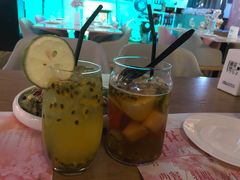 -樱花里音乐餐吧·牛扒椰子鸡(东圃店)