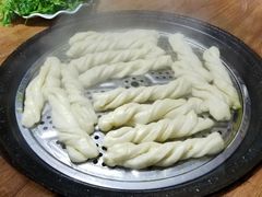 -粘豆包柴火铁锅炖