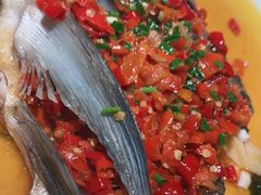 老坛剁椒蒸鲜活鱼头-遇见湘·地道湖南菜(洛溪店)