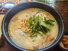 -银米·云南传统过桥米线(双廊黑金冠店)