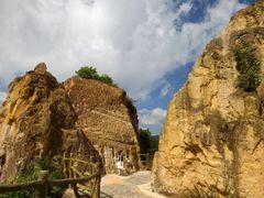-彩色沙林风景区