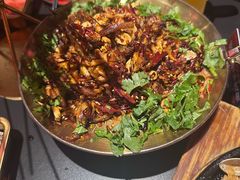 麻辣手撕烤兔-何师烧烤Pro ·江湖川菜·小龙虾·精酿(太古里旗舰店)