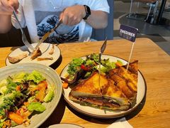 烤牛肉三明治配沙拉-The Diner X餐厅(青岛万象城店)