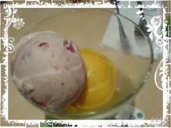 草莓+芒果雪芭-哈根达斯(美罗城店)