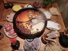 四宫格鸳鸯锅-白乐天毛肚火锅馆(解放碑店)