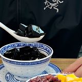 胡同里全是街坊叔叔阿姨的店，别提多正宗了
