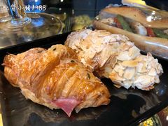 杏仁羊角-Salon de The de Joel Robuchon(外滩18号店)