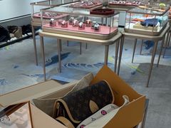 -万物奢潮中古奢侈品(青岛店)