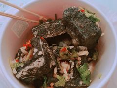 -黑色经典·长沙臭豆腐(粤华路店)