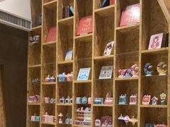 -新华里咖啡书吧(新华书店小寨店)