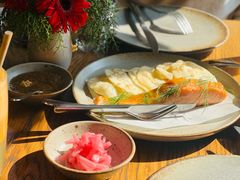 烟熏三文鱼配烤饺子皮和芥末籽酱-BOR Eatery(安福路店)