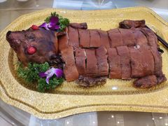 鸿运麻皮全体乳猪-广州酒家(昌岗地铁站店)