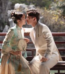 -雪中彩影婚纱摄影·微光艺术中心