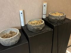 -灸春堂·艾灸·痛症·整脊连锁(之江银泰店)